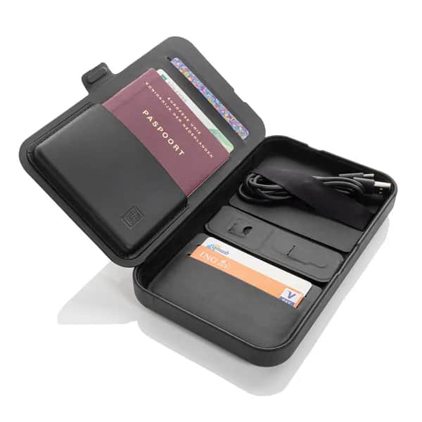 Swiss Peak Travel-Case aus RCS rec. PU mit 3-in-1-Charger - schwarz