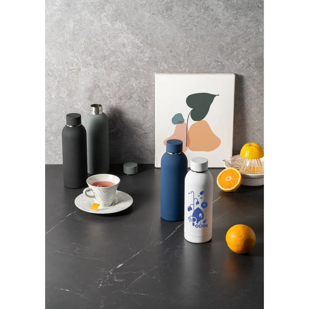 Trinkflasche aus Edelstahl (36% recycelt) (550 mL) mit gummierter Oberfläche - ODIN - Schwarz