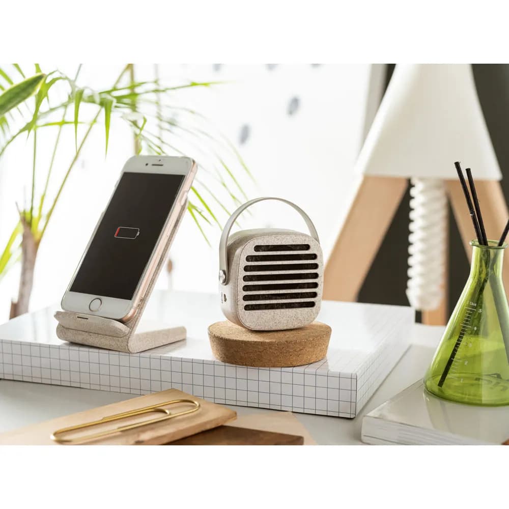 Smartphone-Halter mit schnellem 10W wireless Ladegerät aus Recyceltes ABS (70% rABS) und Weizenstroh - ENGLERT - Natur