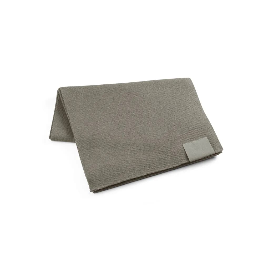 Schal aus recyceltem Polyester (100 % rPET) mit Aufnäher zur individuellen Veredelung - SERENITY - Hellgrau