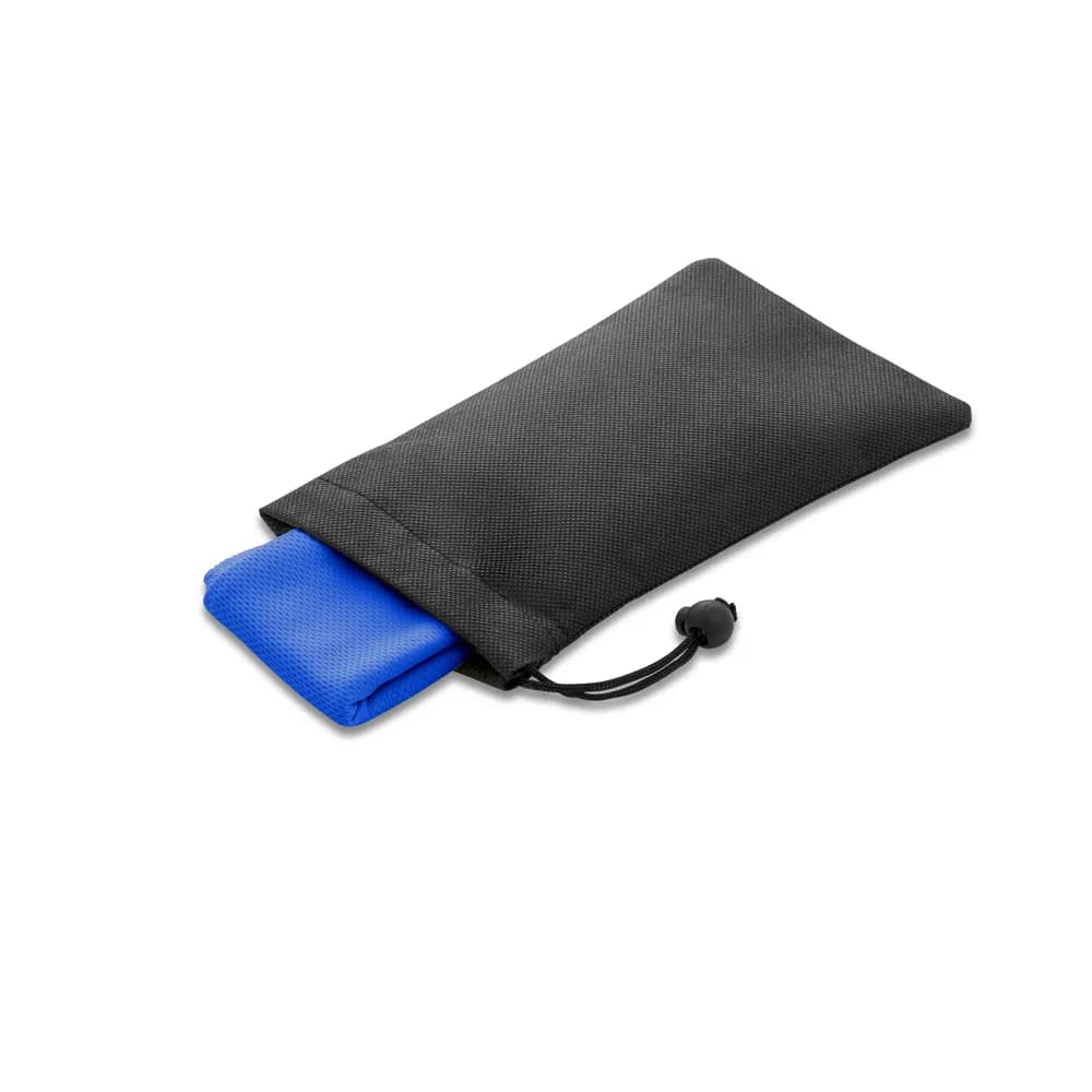 Sporthandtuch aus recyceltem Polyester (100% rPET) dient zur Erfrischung mit Vliesstoffbeutel - BERNAL - Königsblau