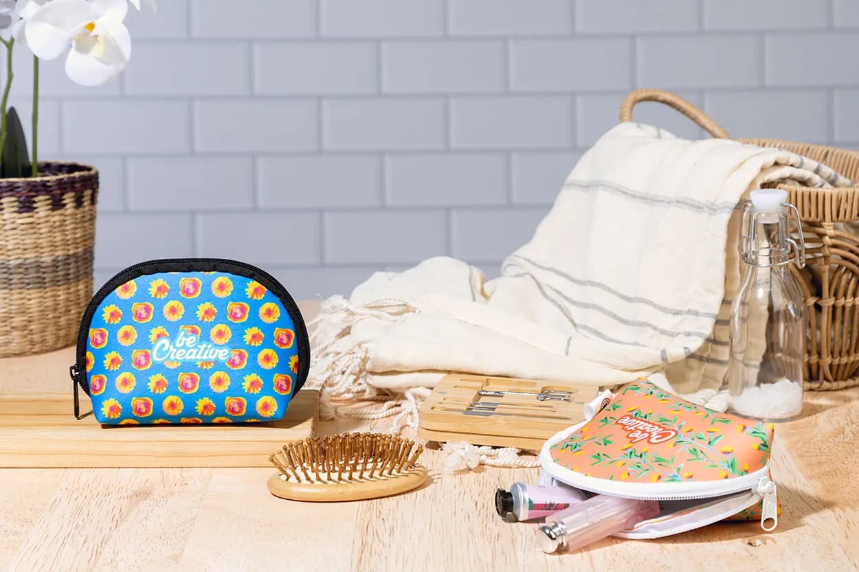 Individuelle RPET-Kosmetiktasche - CreaBeauty Soft S - schwarz (-10)