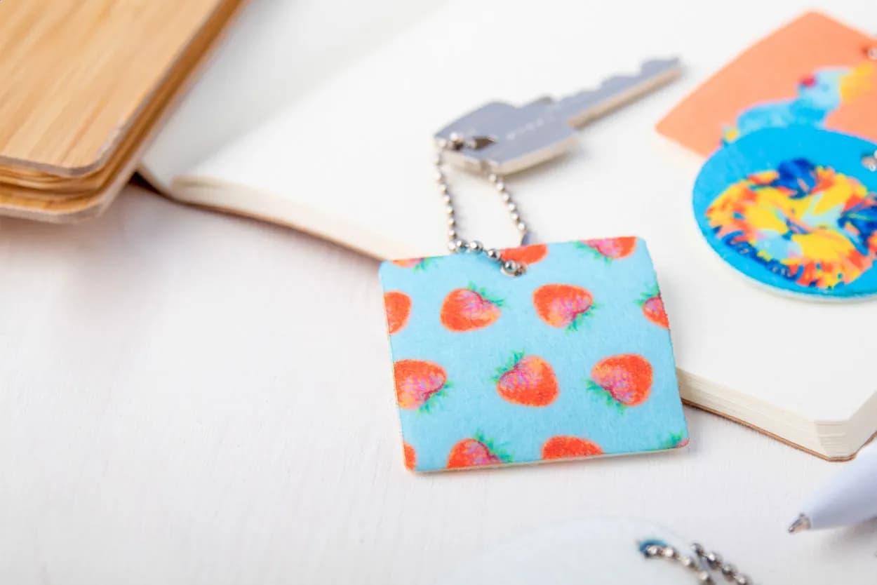 Individueller Schlüsselanhänger, Kreis - Felty - weiß (-C)