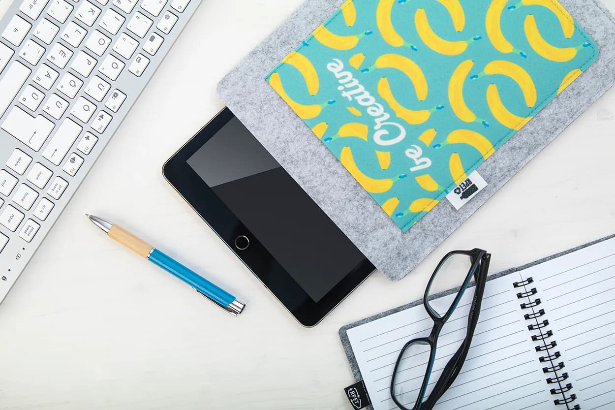 Individueller Tablethalter - CreaFelt Tablet - weiß