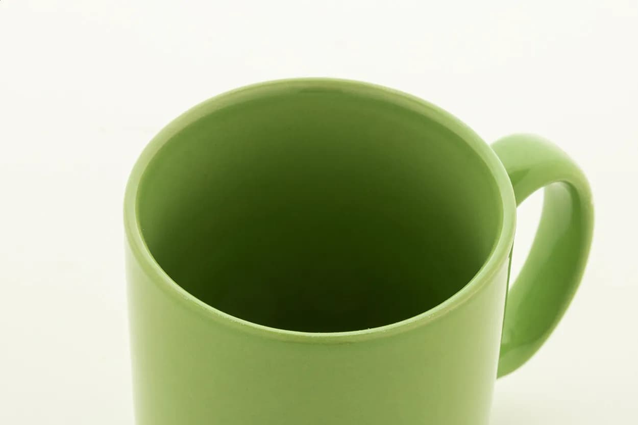 farbiger Keramikbecher - Kolomu - lindgrün (-07V)