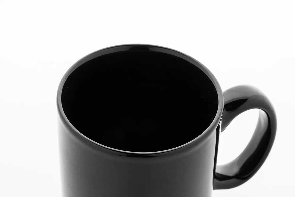 farbiger Keramikbecher - Kolomu - schwarz (-10)