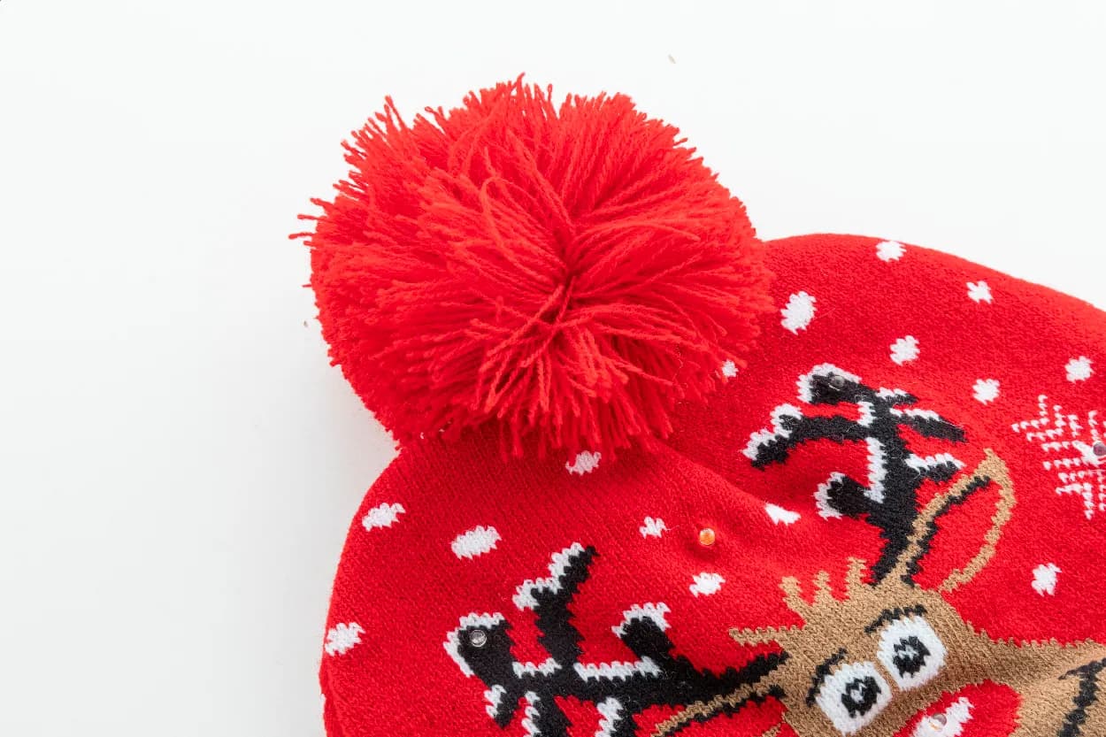 Weihnachts-LED-Wintermütze, Rentier - Norrsken - rot (-A)