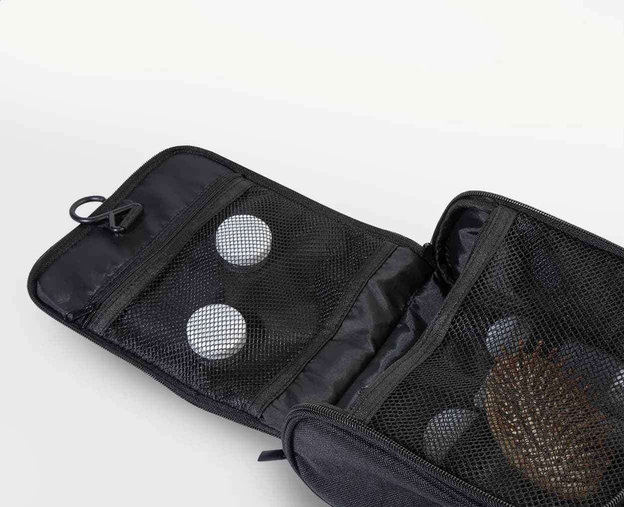 RPET Kosmetiktasche zum Hängen - Susity - schwarz (-10)