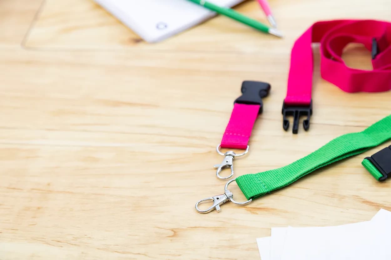 Lanyard aus RPET - Revent Plus - pink (-25)