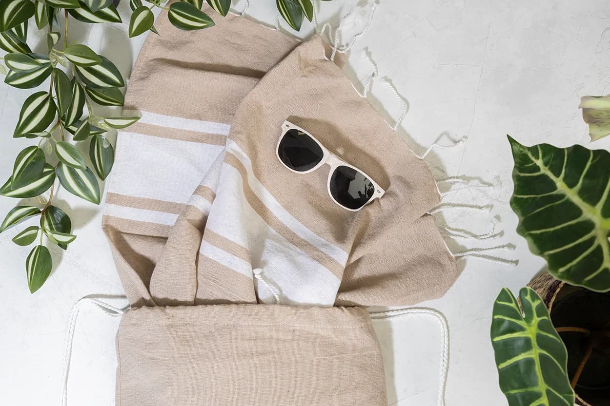 Strandtuch und Turnbeutel aus recycelter Baumwolle - Tortuga - natur (-00)