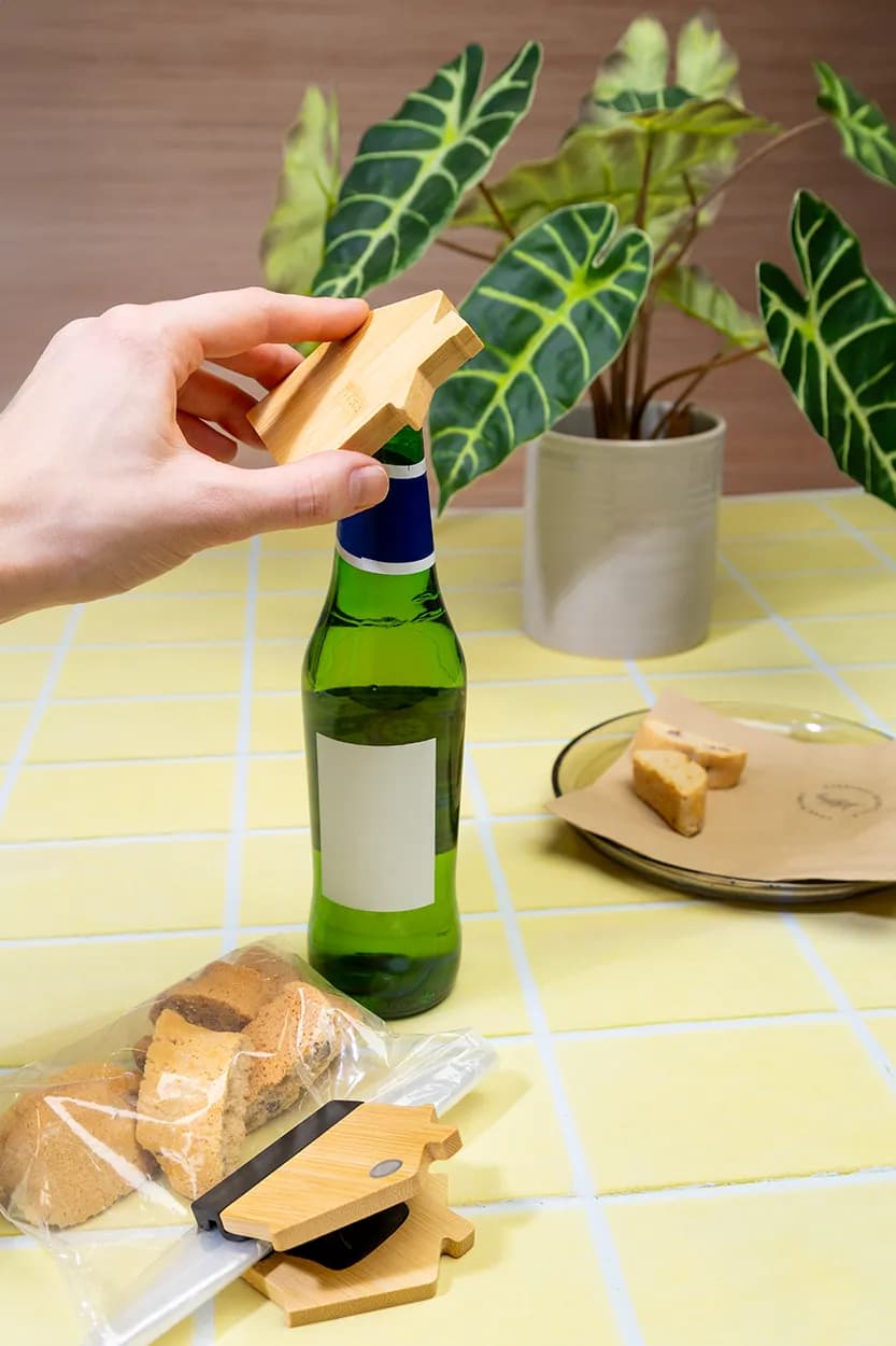 Kühlschrankmagnet mit Flaschenöffner - CasaPivo - natur