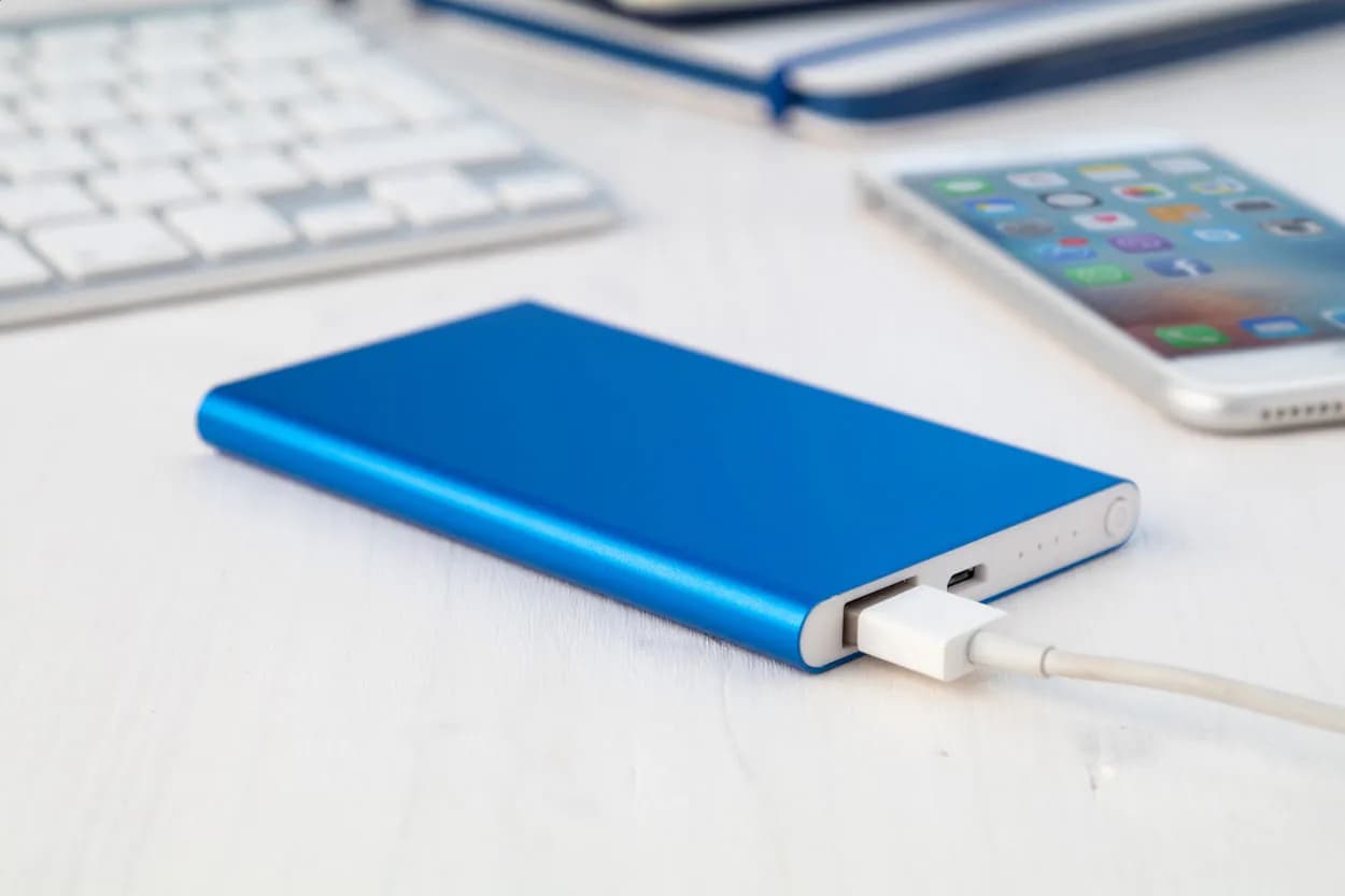 Powerbank - FlatFour - blau (-06)