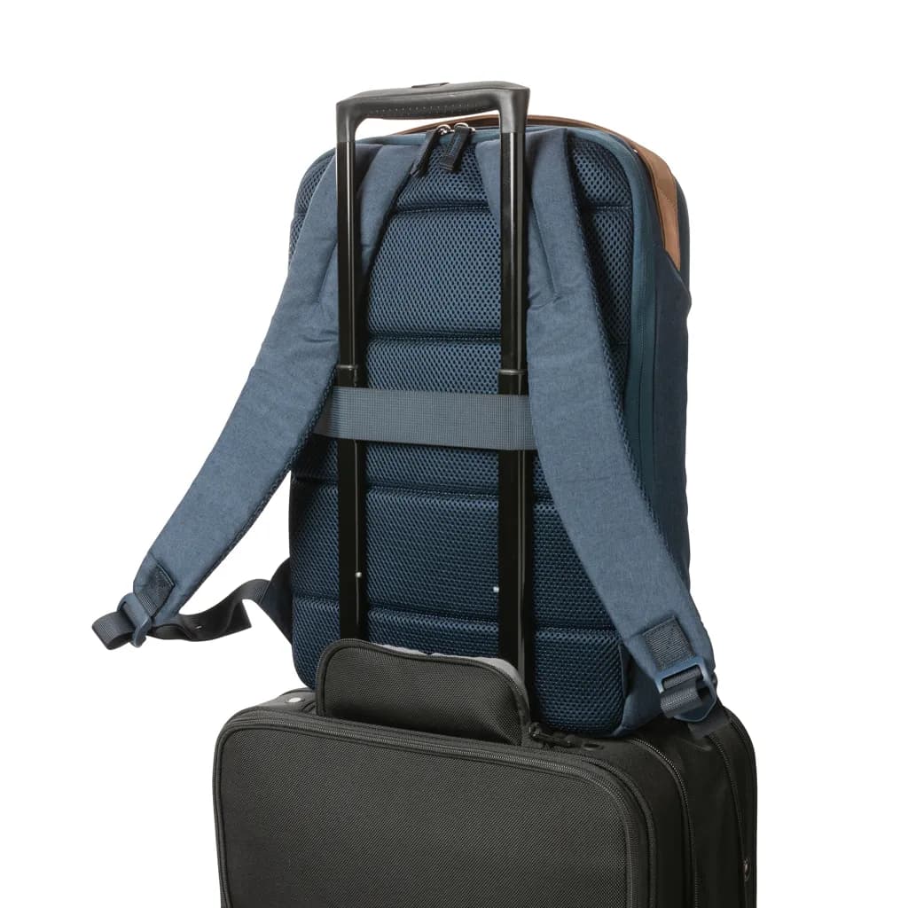 Impact AWARE™ 300D Two-Tone Deluxe 15.6 Laptop-Rucksack - navy blau