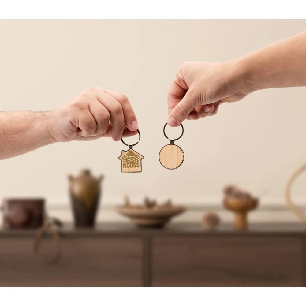 Schlüsselanhänger aus Eisen in runder Form aus Zink und Bambu - GASTON ROUND - Natur