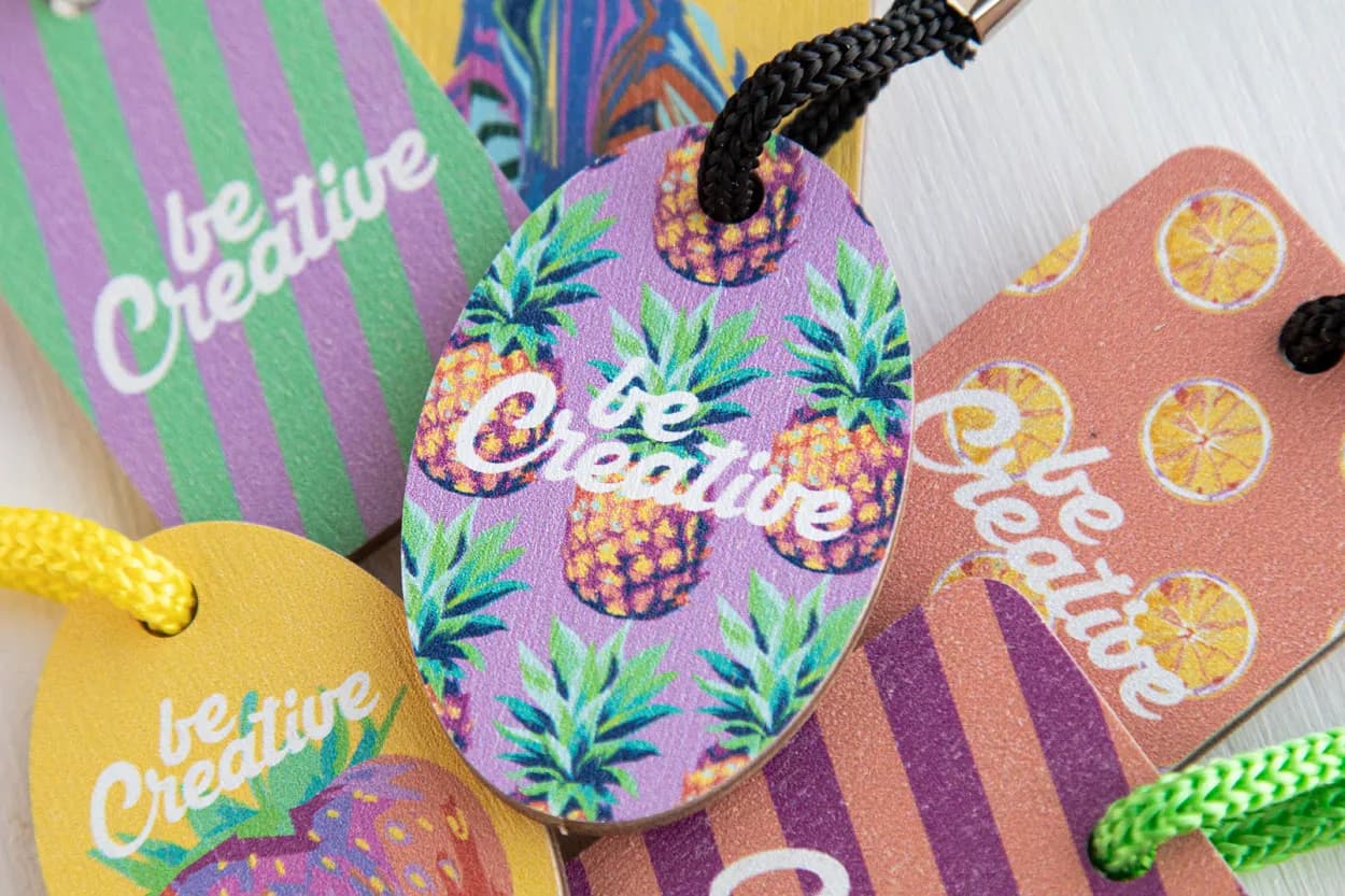 Individueller Schlüsselanhänger - Woody Plus B - schwarz (-10)