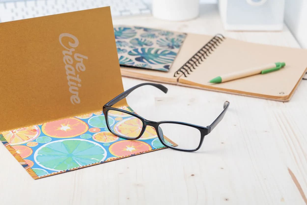 Postkarte mit Brillenreinigungstuch - Dioptry Mail Eco - natur