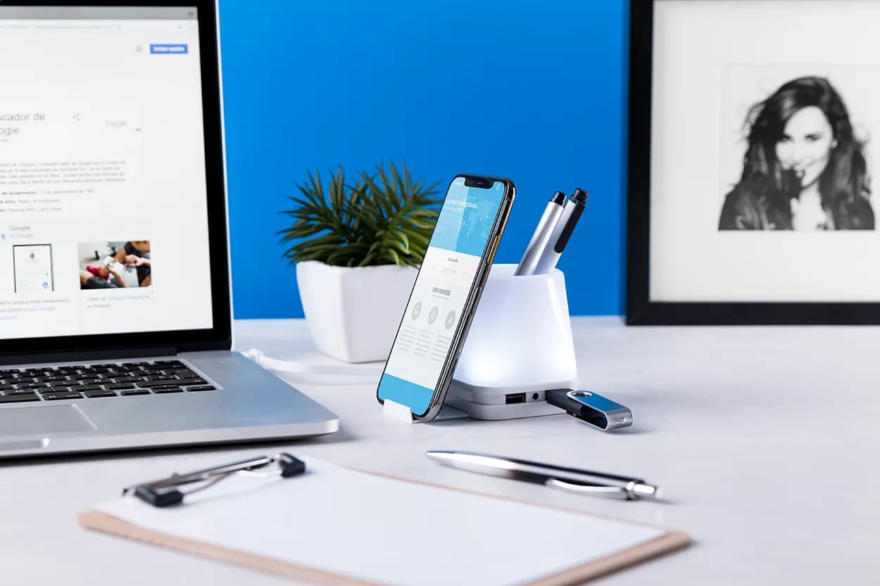 Stifteköcher mit USB-Hub - Lumeo - weiß (-01)