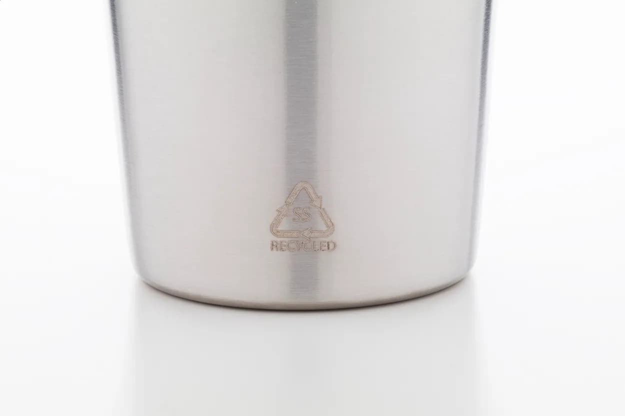 Becher aus recyceltem Edelstahl - Redisha Mono - silber