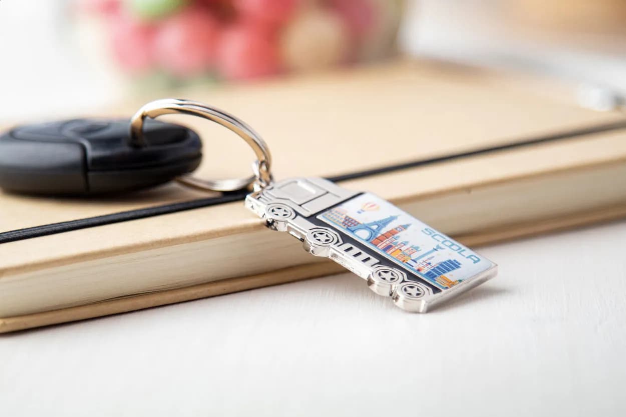 LKW - Schlüsselanhänger - Basset - silber