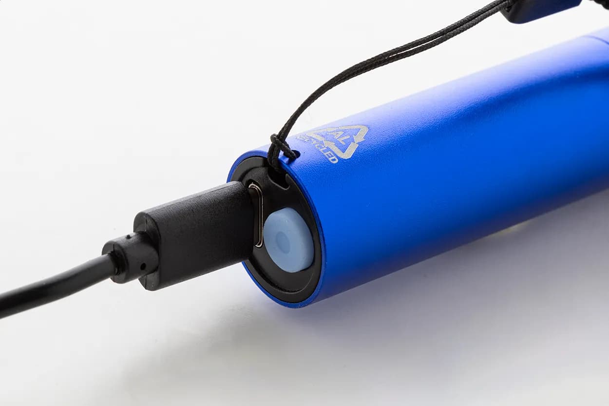 wiederaufladbare Taschenlampe aus recyceltem Aluminium - Chargelight Tone - blau (-06)