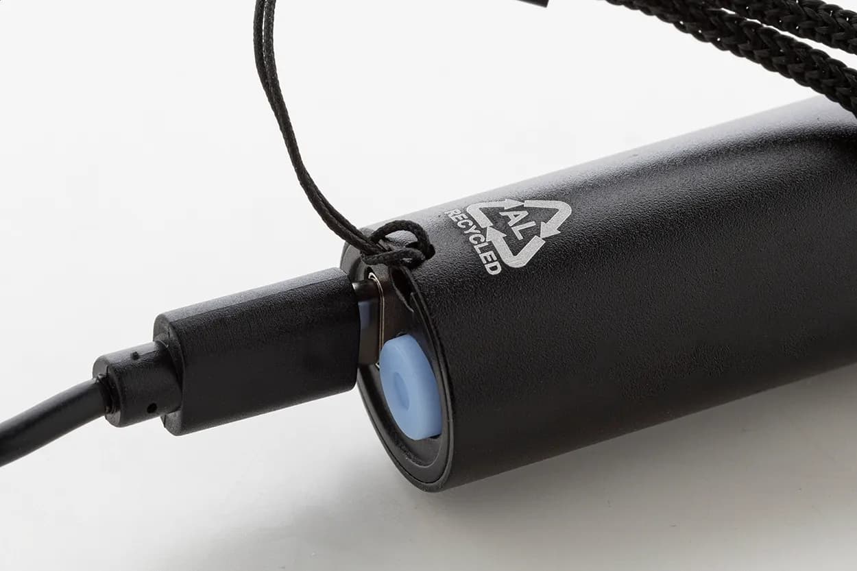wiederaufladbare Taschenlampe aus recyceltem Aluminium - Chargelight Tone - schwarz (-10)
