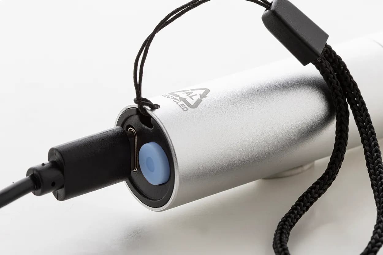 wiederaufladbare Taschenlampe aus recyceltem Aluminium - Chargelight Tone - silber (-21)