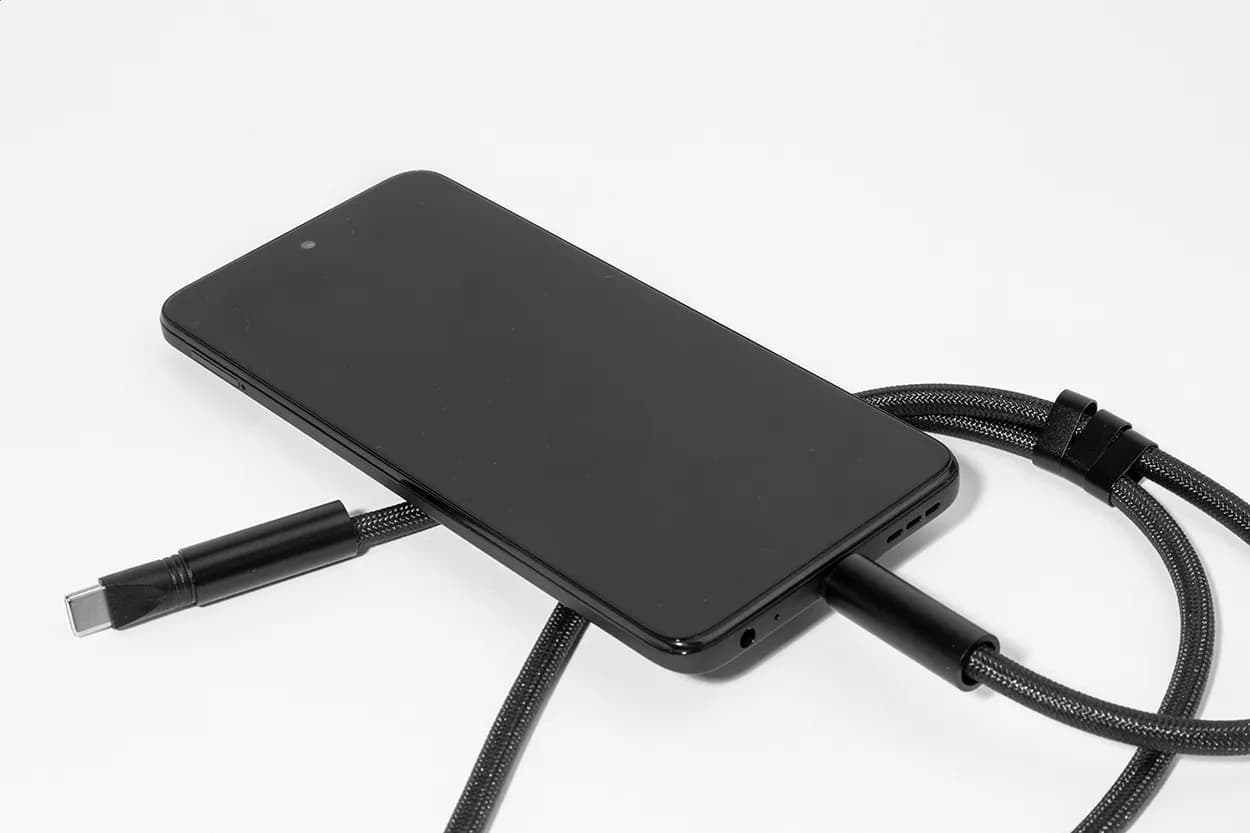 60W Lanyard mit Lade- und Datenkabel aus RPET - HolCharge - schwarz (-10)