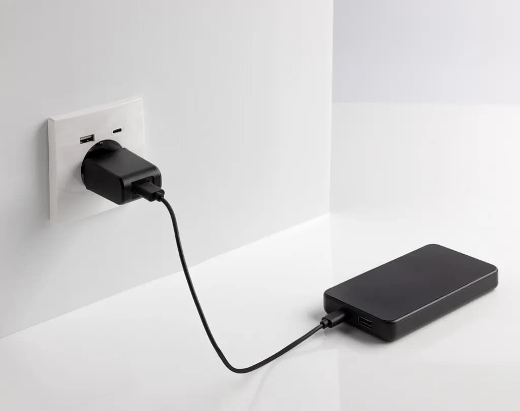 Boostcore 10.000mAh Powerbank aus RCS rec. Kunststoff - schwarz
