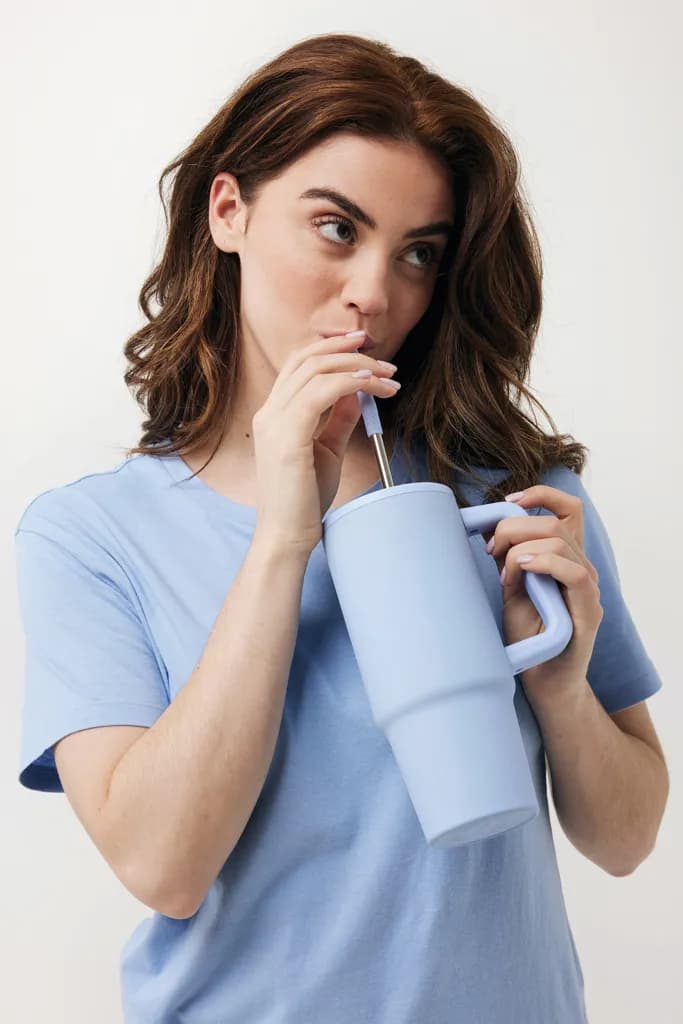 Embrace Deluxe Becher aus RCS recyceltem Edelstahl 900ml - hellblau