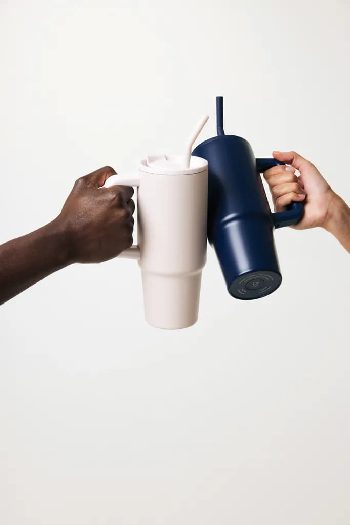 Embrace Deluxe Becher aus RCS recyceltem Edelstahl 900ml - navy blau