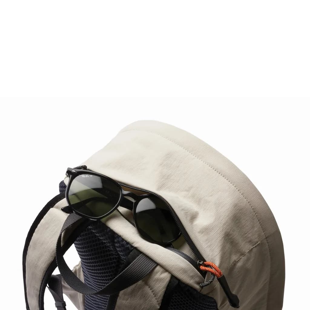 Bellroy Lite Daypack - beige