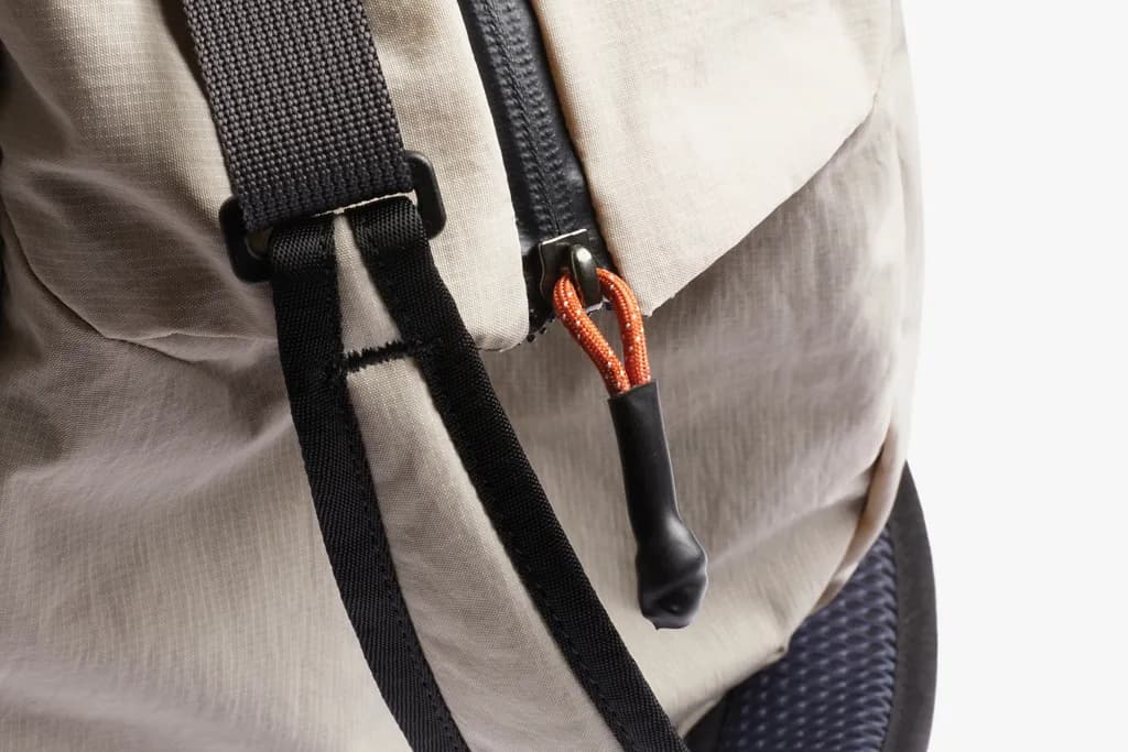 Bellroy Lite Duffel - beige