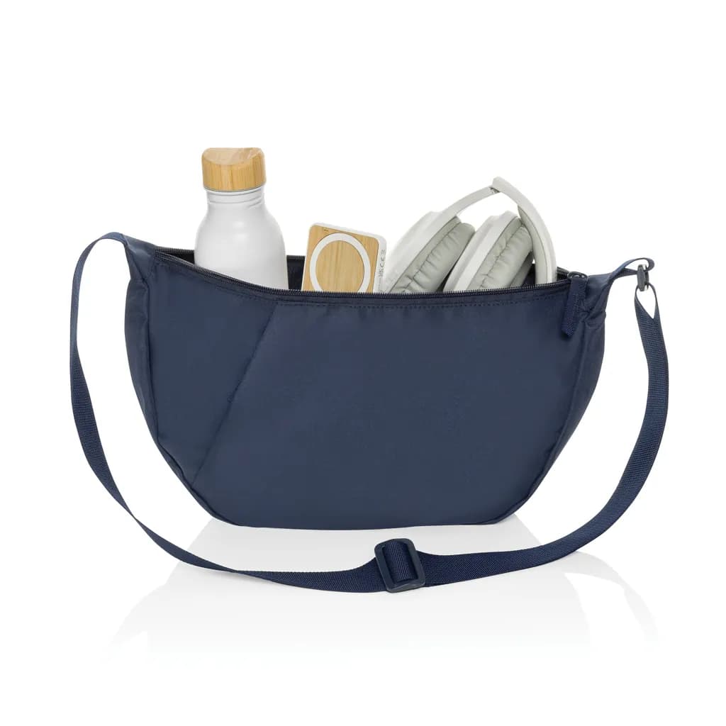 Crescent XL AWARE™ RPET Half-Moon Sling Tasche - navy blau