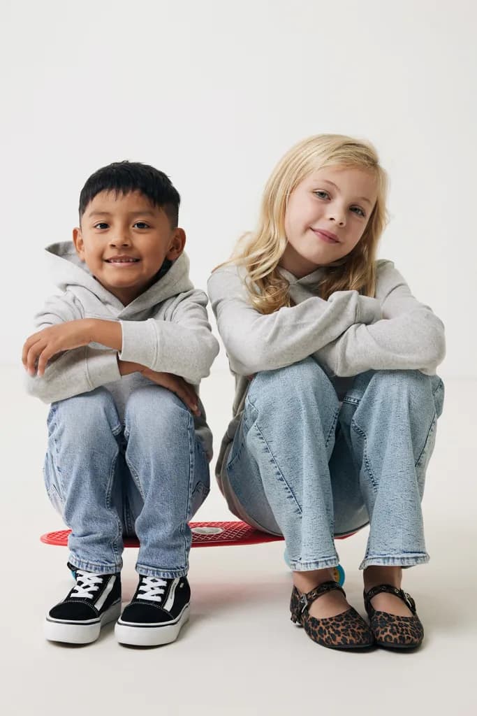 IQONIQ Yengo KidsHoodie mit Seitentaschen aus rec. Baumwolle - light heather grey