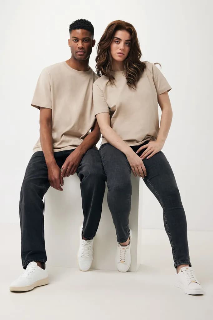 IQONIQ Kakadu relaxed T-Shirt aus recycelter Baumwolle - desert