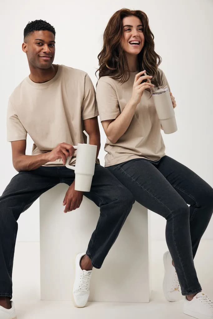 IQONIQ Kakadu relaxed T-Shirt aus recycelter Baumwolle - desert