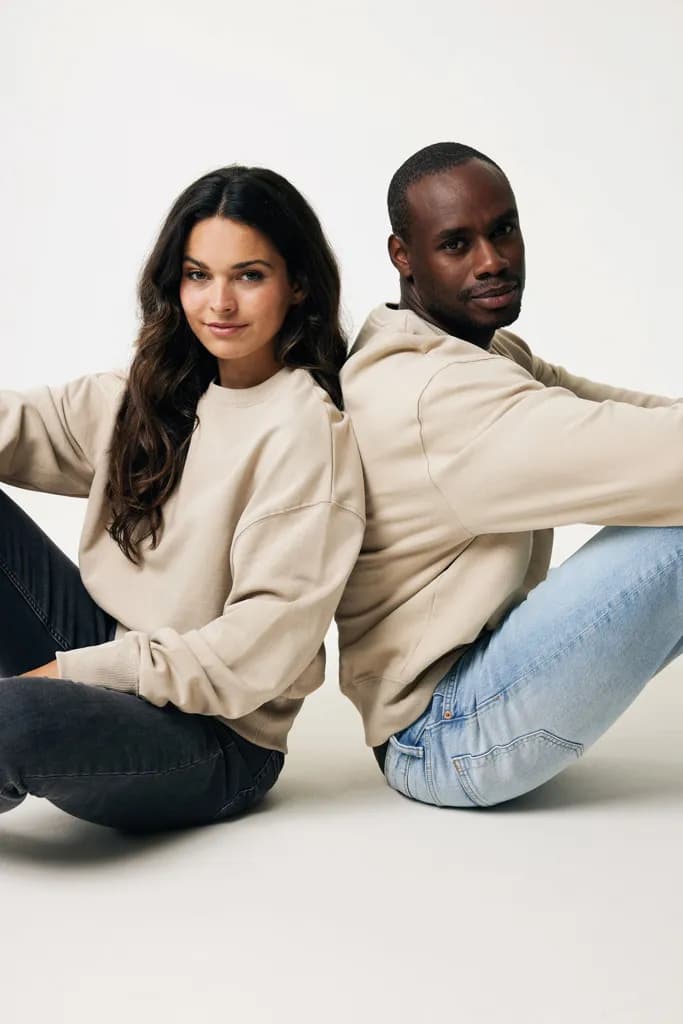 IQONIQ Kruger Relax-Rundhals-Sweater aus recycelt. Baumwolle - desert