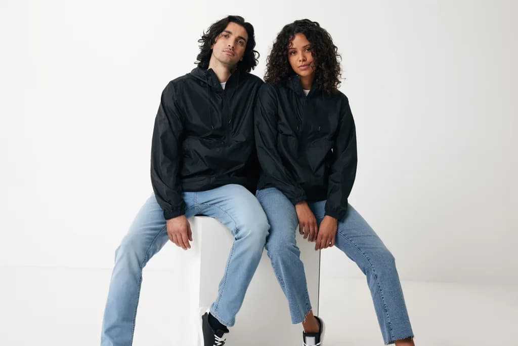 IQONIQ Logan Lightweight Jacke aus recyceltem Polyester - schwarz