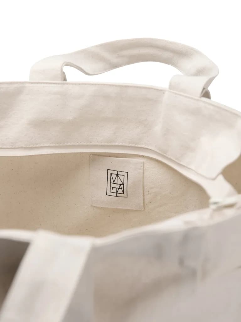 VINGA Hilo AWARE™ Tasche mit Reißverschluss aus rec. Canvas - off white